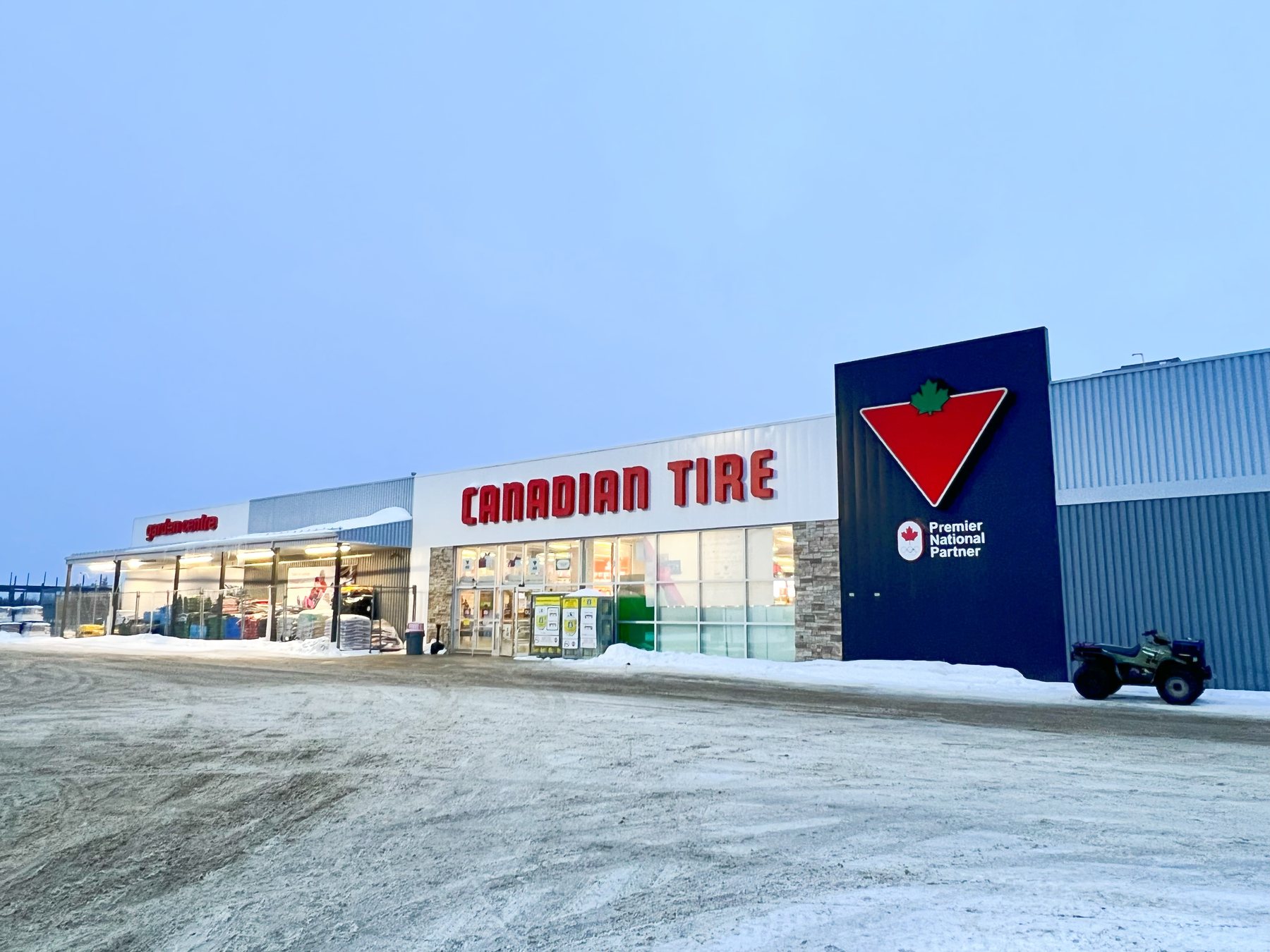 Canadian Tire store and local retail services in Cochrane